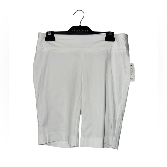 Crown Pants - NWT Crown White 9 inch Short Women's Shorts